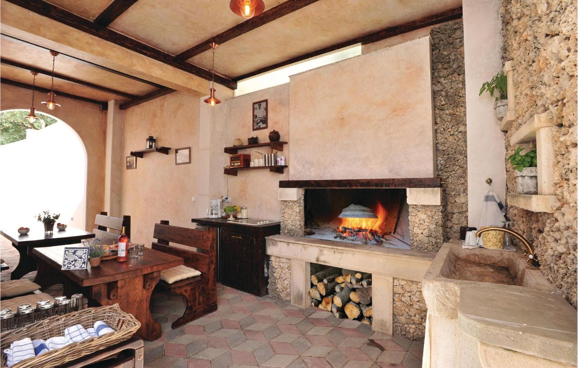 3 Bedroom Gorgeous Home In Makarska Exterior foto