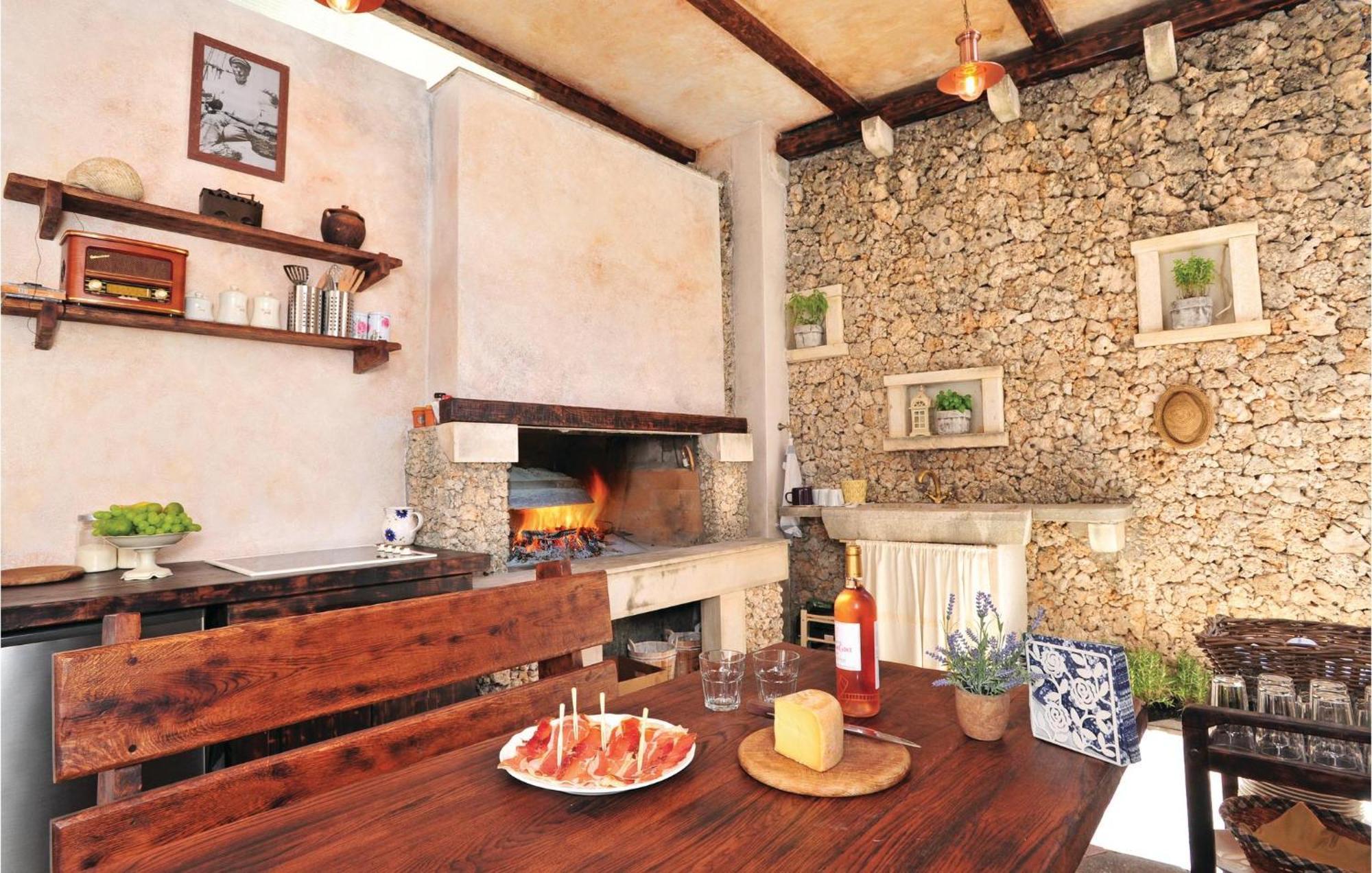3 Bedroom Gorgeous Home In Makarska Exterior foto