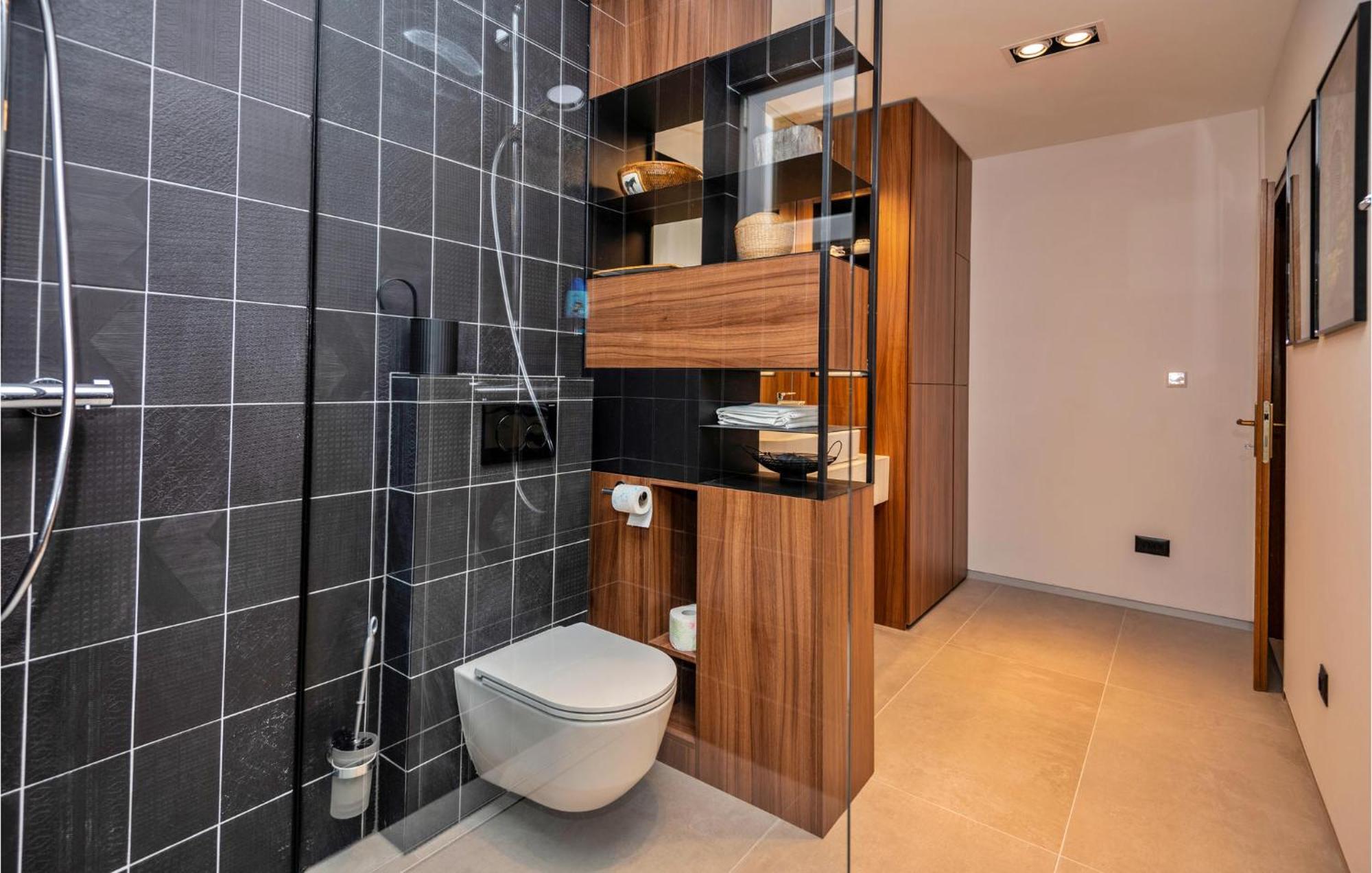 3 Bedroom Gorgeous Home In Makarska Exterior foto